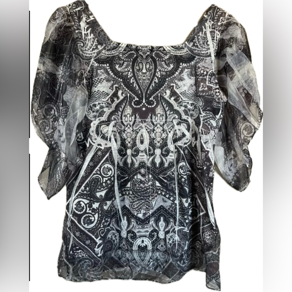 Apt 9 Black And White Blouse With Flutter Sleeves. Excellent Condition. Size L